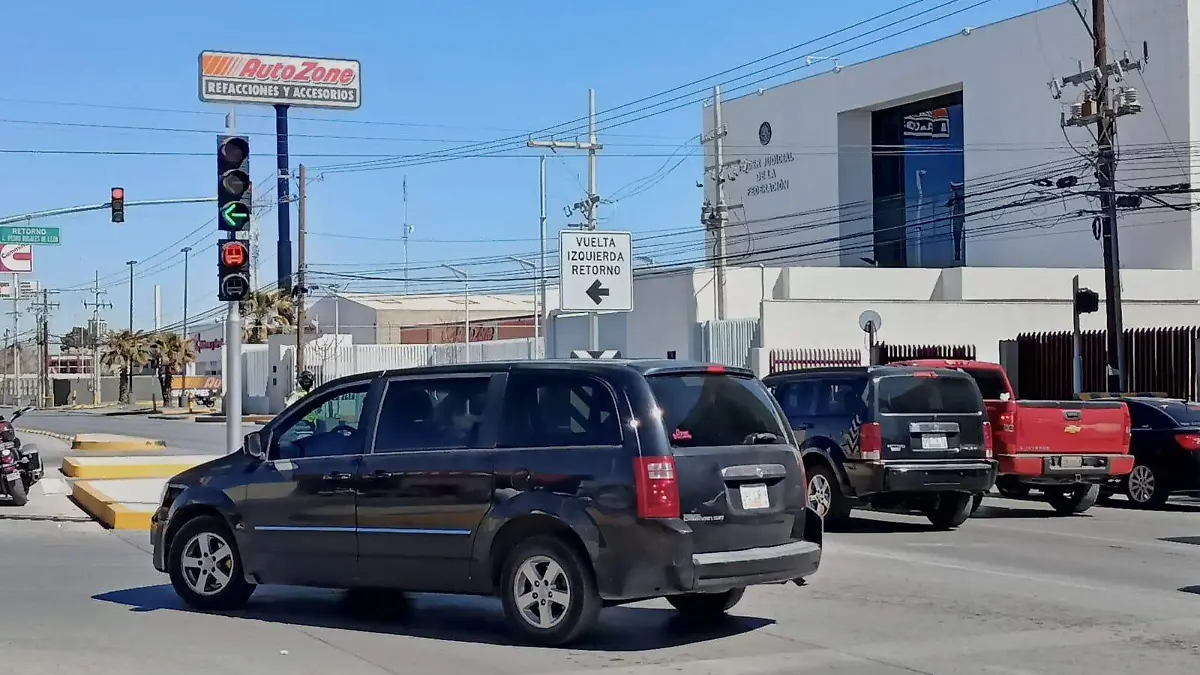 colocan semaforos en la avenida tecnologico